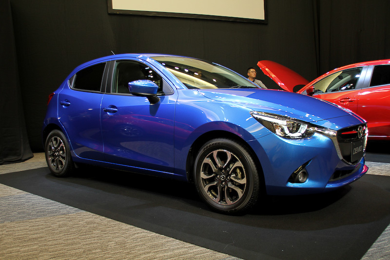 mazda 2 синяя