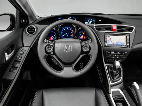 интерьер салона Honda Civic Tourer 2014