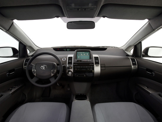 интерьер салона Toyota Prius 2