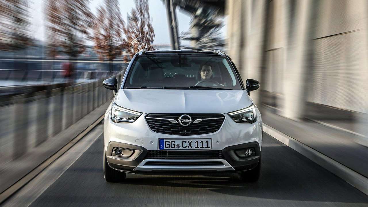 Фото спереди Opel Crossland X 2019-2020