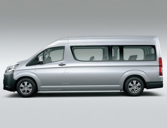 новый Toyota Hiace 2019 – 2020 сбоку