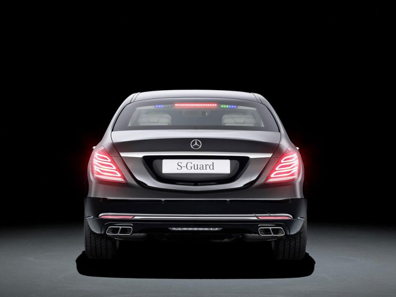 Mercedes-Benz представил бронированный лимузин S600 Guard