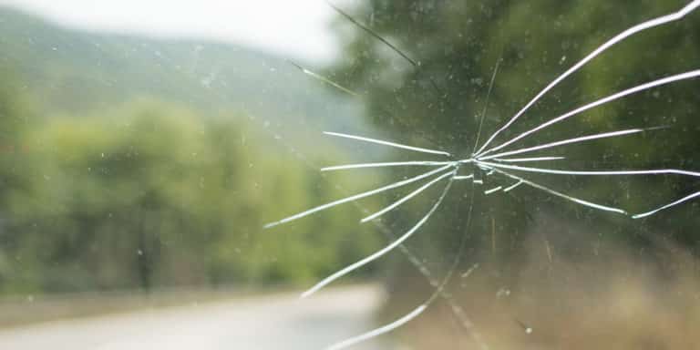 Причины замены лобового стекла