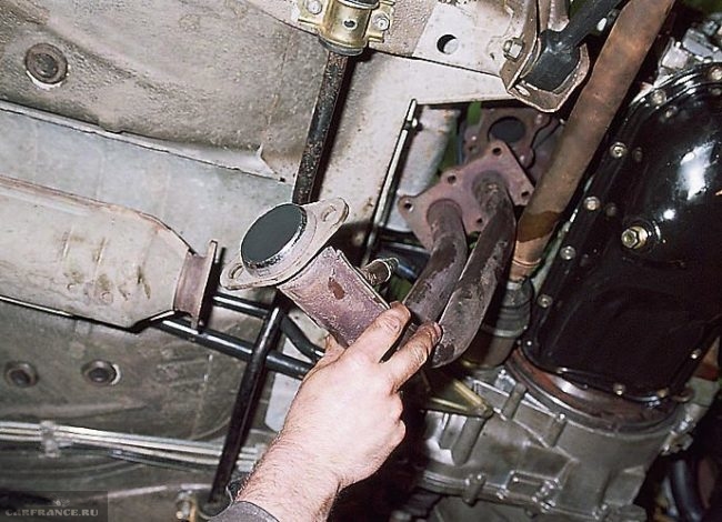 Демонтаж приёмной трубы глушителя ВАЗ-2114