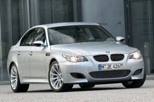 BMW M5 (E60)