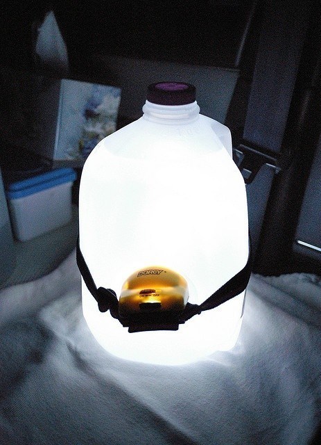 Светильник из фонаря и пластиковой бутылки