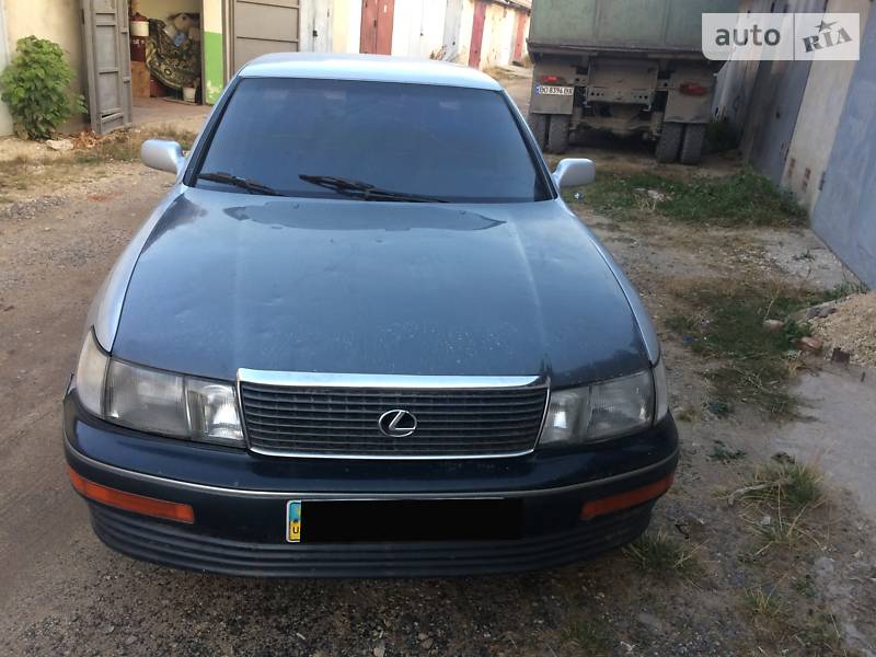 Lexus LS 400