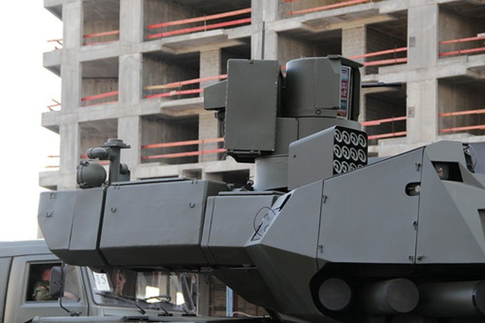 «Близкое знакомство» с новейшим танком Т-14 «Армата» (12 фото)