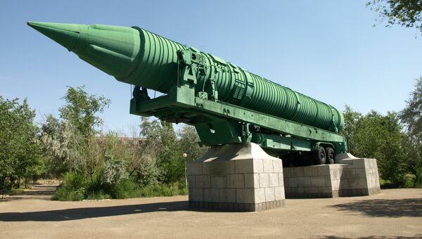 Межконтинентальная Баллистическая Ракета МР-УР-100 в городе Байконур в парке Мира
