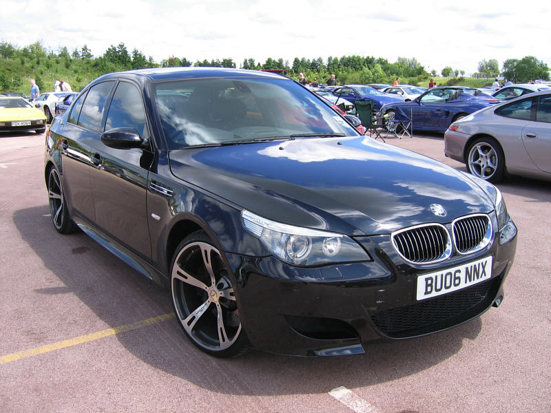 BMW M5 E60 черная