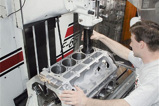 Изготовление двигателя на заводе