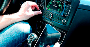 AUX или Bluetooth: как слушать музыку через AUX в машине?