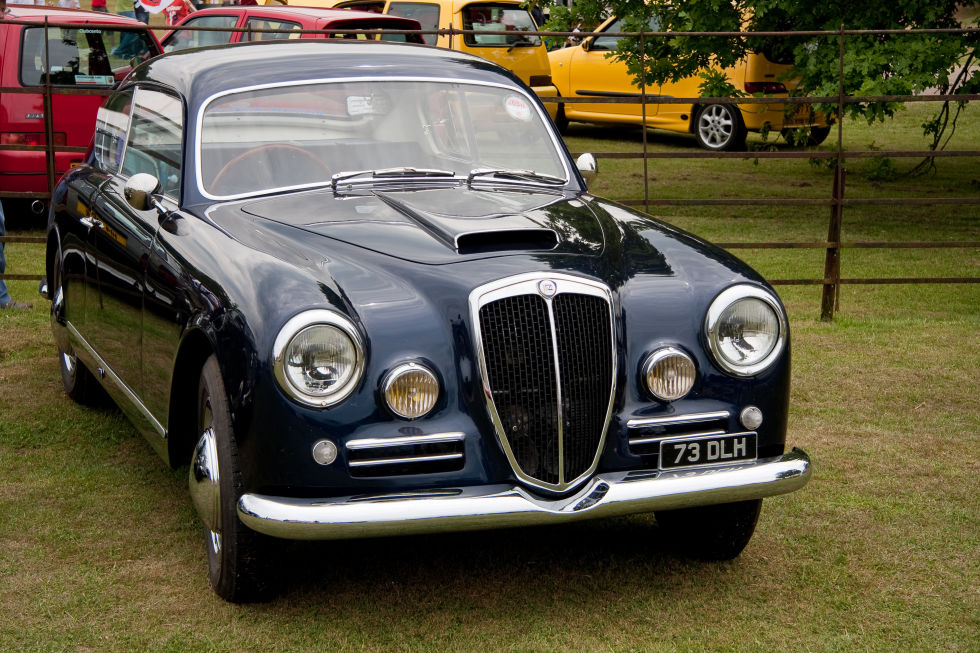 11. Lancia Aurelia 1955 года.