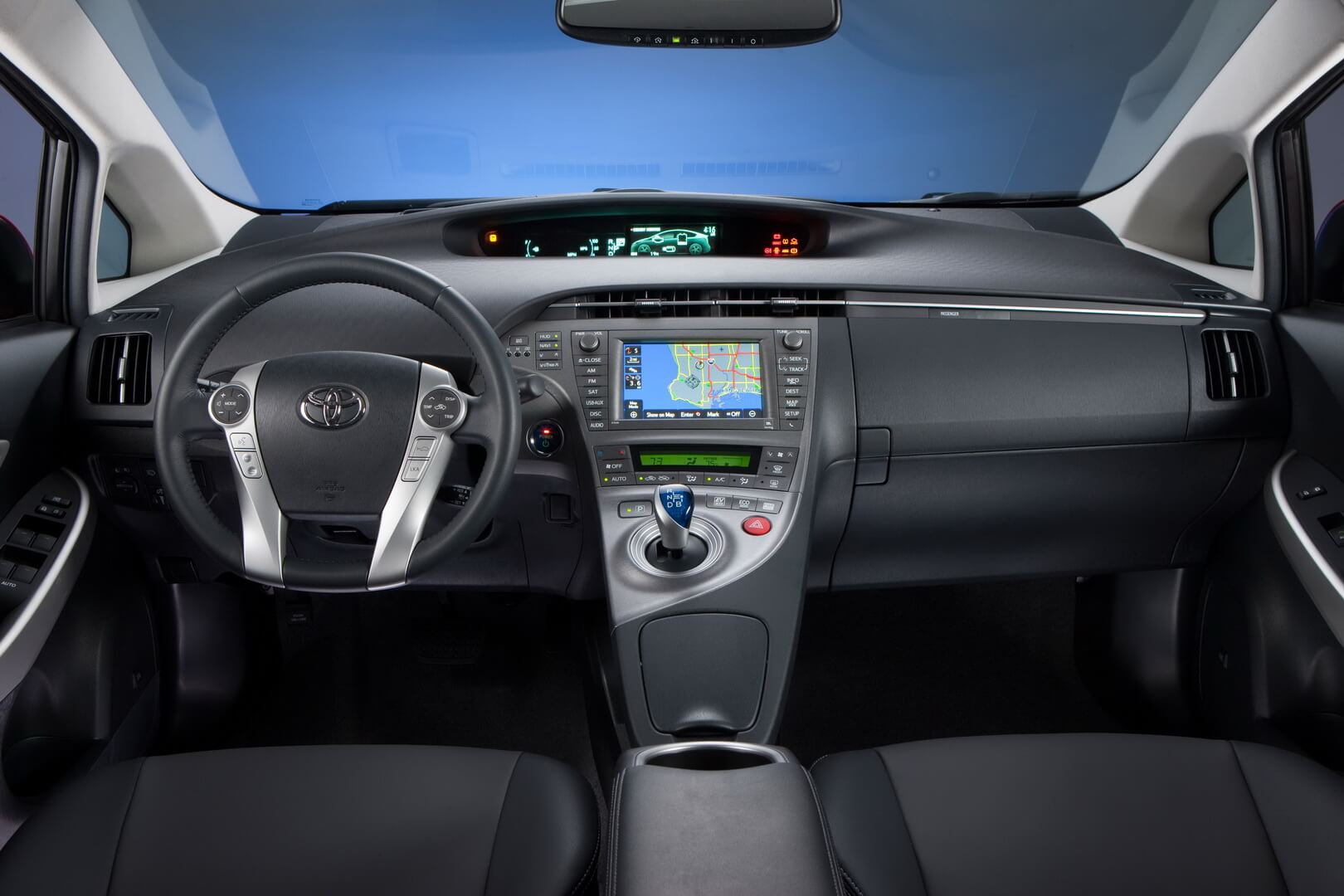 Приборная панель Toyota Prius Hybrid 2012