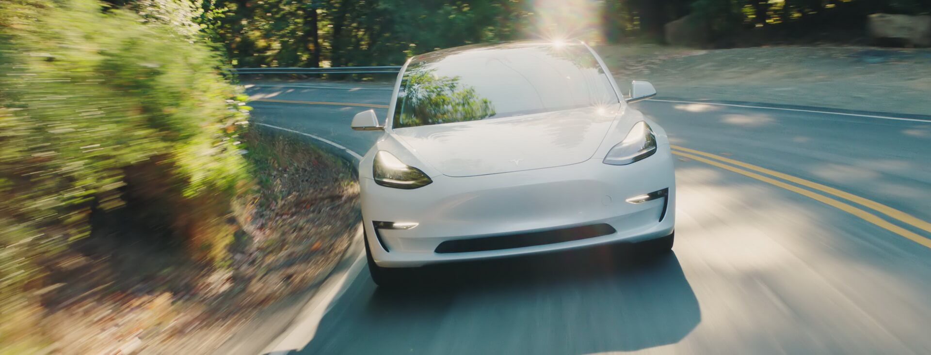 Tesla Model 3 — вид спереди