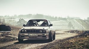 Превью обои bmw, e30, дрифт, вид спереди