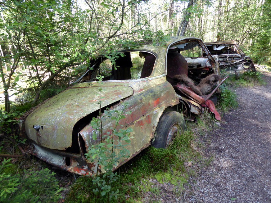 Кладбище автомобилей в Швеции