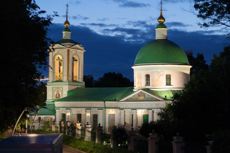 Храм Троицы Живоначальной на Воробьёвых горах, Москва