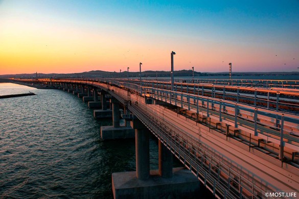 Крымский мост соединяет полуостров с Кубанью. Фото: most.life