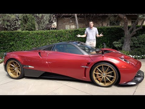 Интерьер суперкара Pagani Huayra