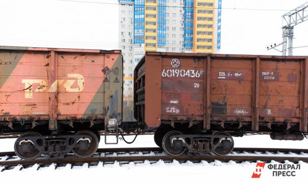 В Забайкалье грузовой поезд сошел с рельс и нарушил движение пассажирских составов