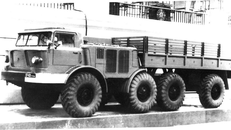 Многоцелевой автомобиль ЗИЛ-135Л4 на ВДНХ. 1966 год (из архива БАЗ)