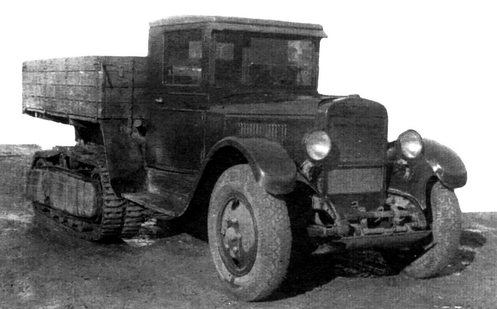Грузовик ЗИС-22Н с принудительным зацеплением гусениц. Весна 1940 года