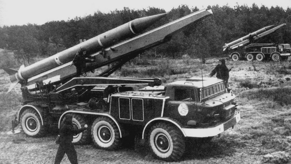 Комплексы 9К52М на базе ЗИЛ-135ЛМП в Советской армии (из архива автора)