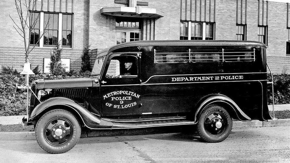 Ford v8 1936 полицейский