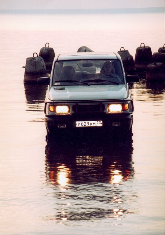 УАЗ 3160 в воде