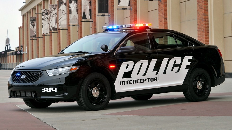 2013 ford police interceptor вид три четверти