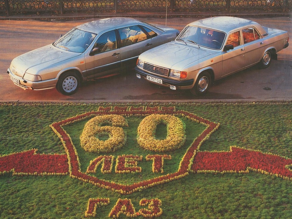 В отличие от «мертворождённой» ГАЗ-3105 (слева), «двадцать девятой» удалось стать массовой моделью ГАЗ в девяностые годы