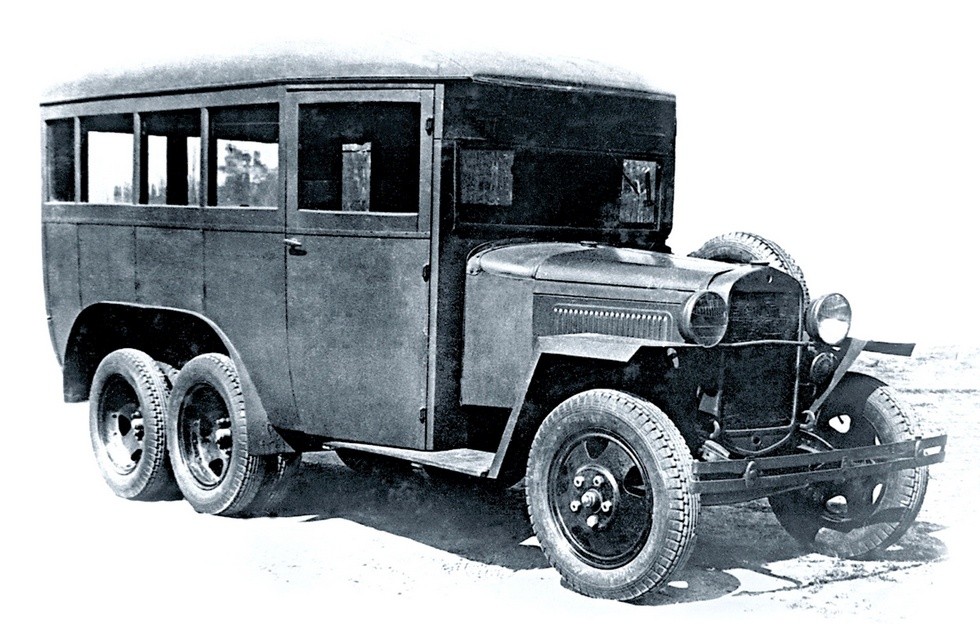 Штабной автобус ГАЗ-05-193 высшего руководства РККА на шасси военного времени