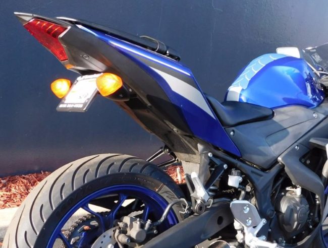 Задняя светотехника на мотоцикле Yamaha YZF R3 2015 года производства