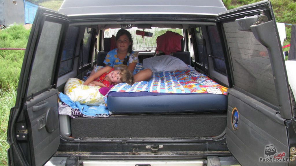 Спальное место в Nissan Safari