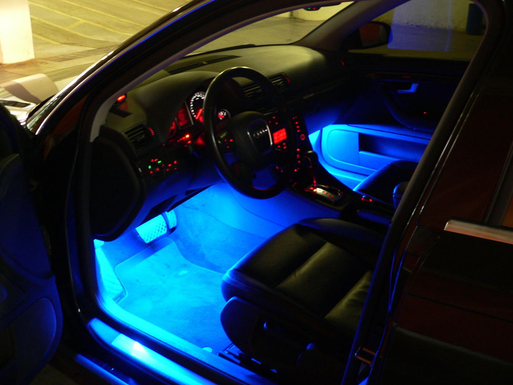 Автомобильный салон с подсветкой