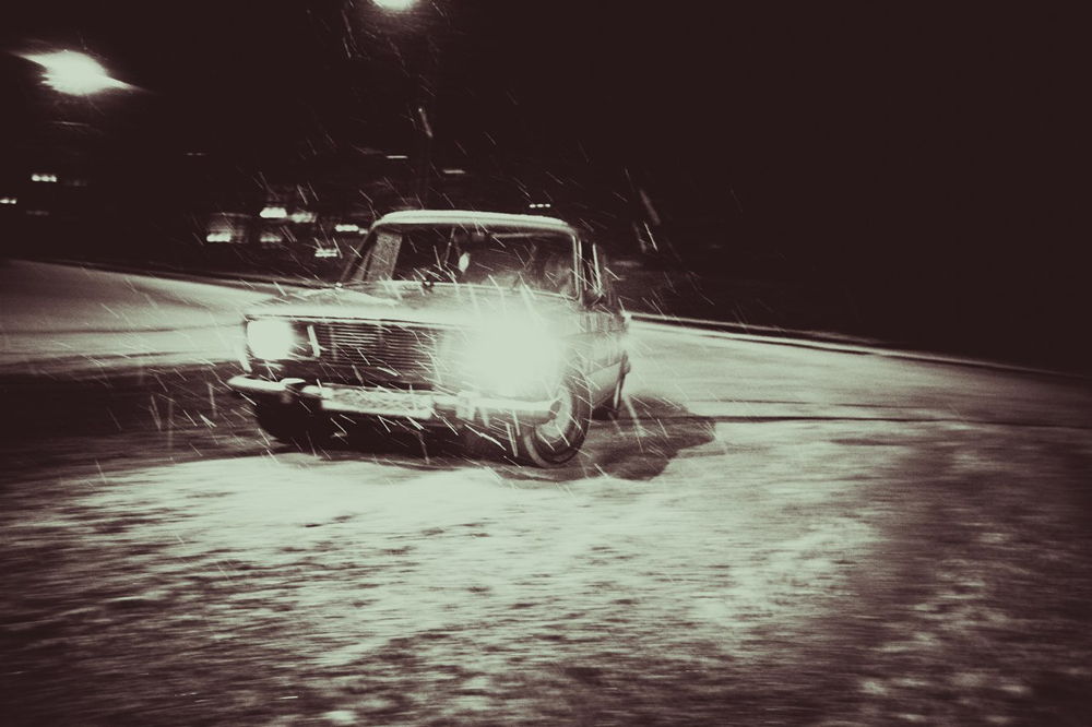 ВАЗ 2106 на снежной трассе