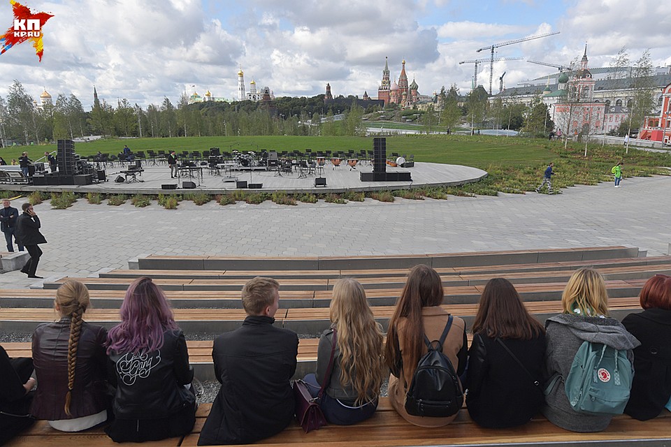 Одна из крупнейших в городе открытых площадок для концертов, шоу и спектаклей Фото: Владимир ВЕЛЕНГУРИН