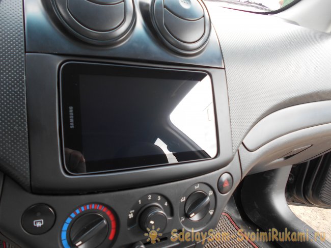 Установка планшета в автомобиль