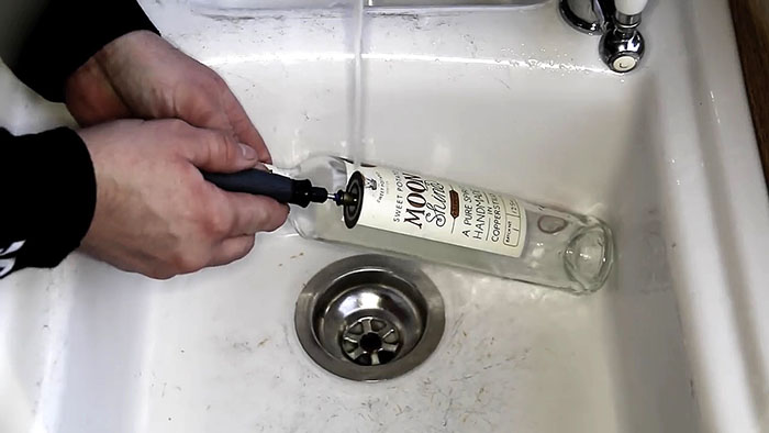 6 способов ровно разрезать стеклянную бутылку
