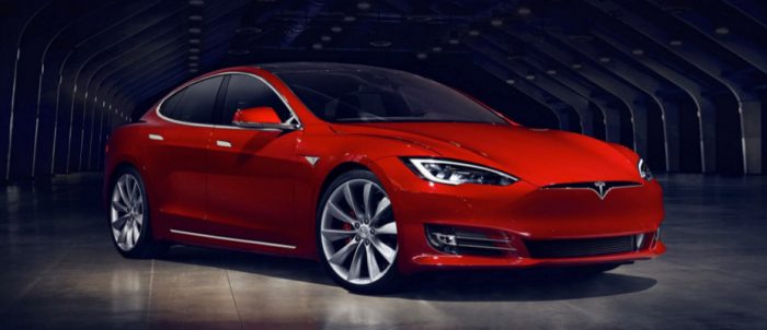 Новая красная Tesla Model S