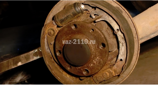 Замена задних тормозных колодок на ВАЗ 2110