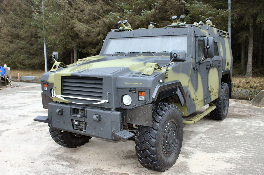 ​MOWAG Eagle серий IV (на фото), V. Швейцария. Производится с 2003 года. Масса 7–10 тонн (в двуосном варианте). Двигатель объёмом 5,9 литра, мощностью 250 л.с. Состоит на вооружении в Швейцарии (1 машина у полиции кантона Цюрих), Дании (90), Германии (848 машин в Бундесвере и 10 в полиции) - Эволюция армейских внедорожников 