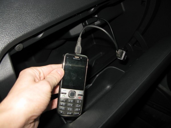 Как в машине слушать музыку через телефон: USB, AUX, Bluetooth, эмуляторы и трансмиттеры