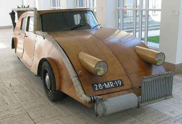 Джост Конин использовал древесину не только в качестве топлива для автомобиля, но и как строительный материал для самого автомобиля