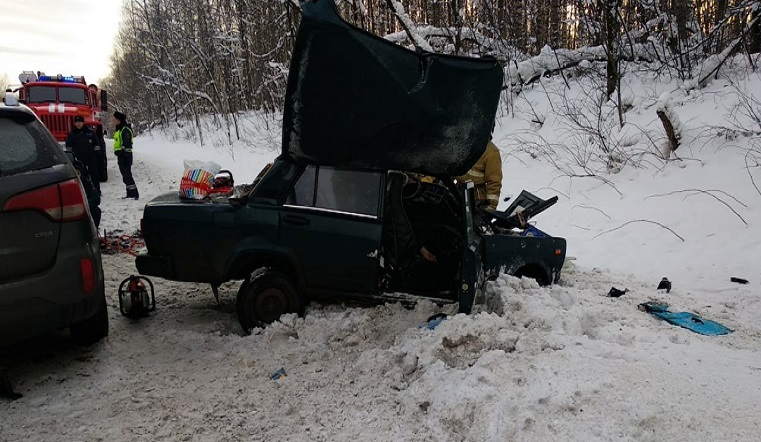 Авто развалились на части. В страшном ДТП на Урале погибли 2 человека, 2 пострадали