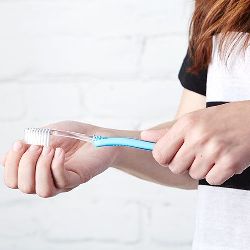 20 способов применения старой зубной щетки