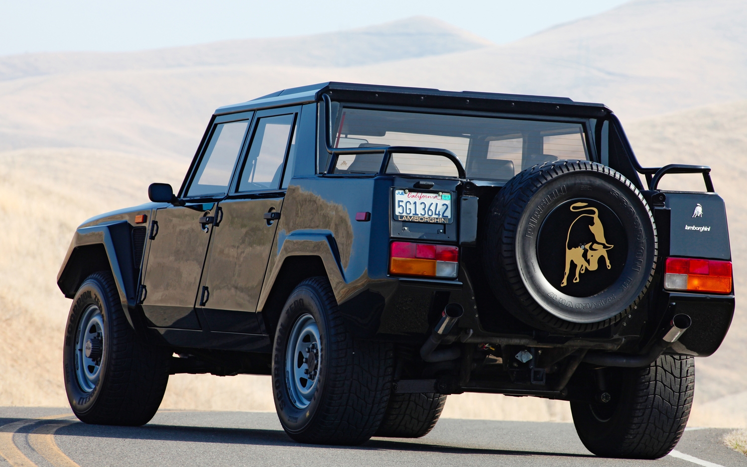 lamborghini-lm002-rear-view